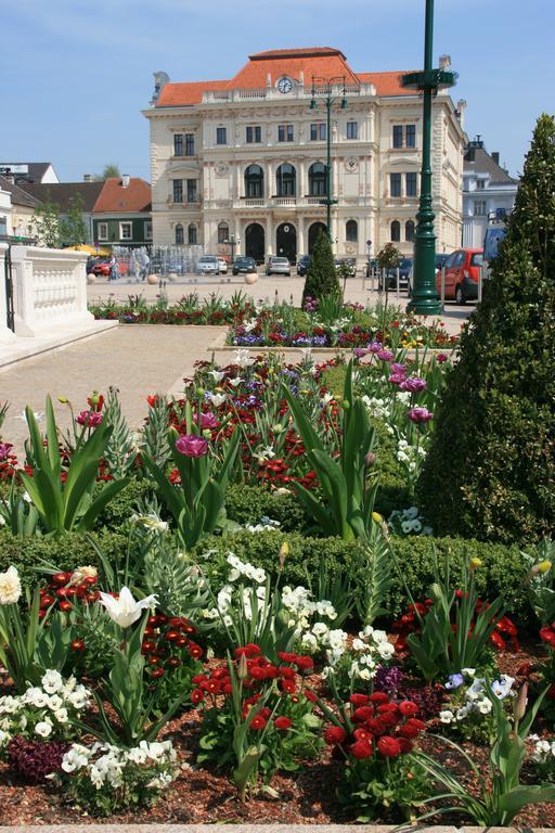 Hotel Donaupark Camping Tulln Tulln An Der Donau Exterior foto