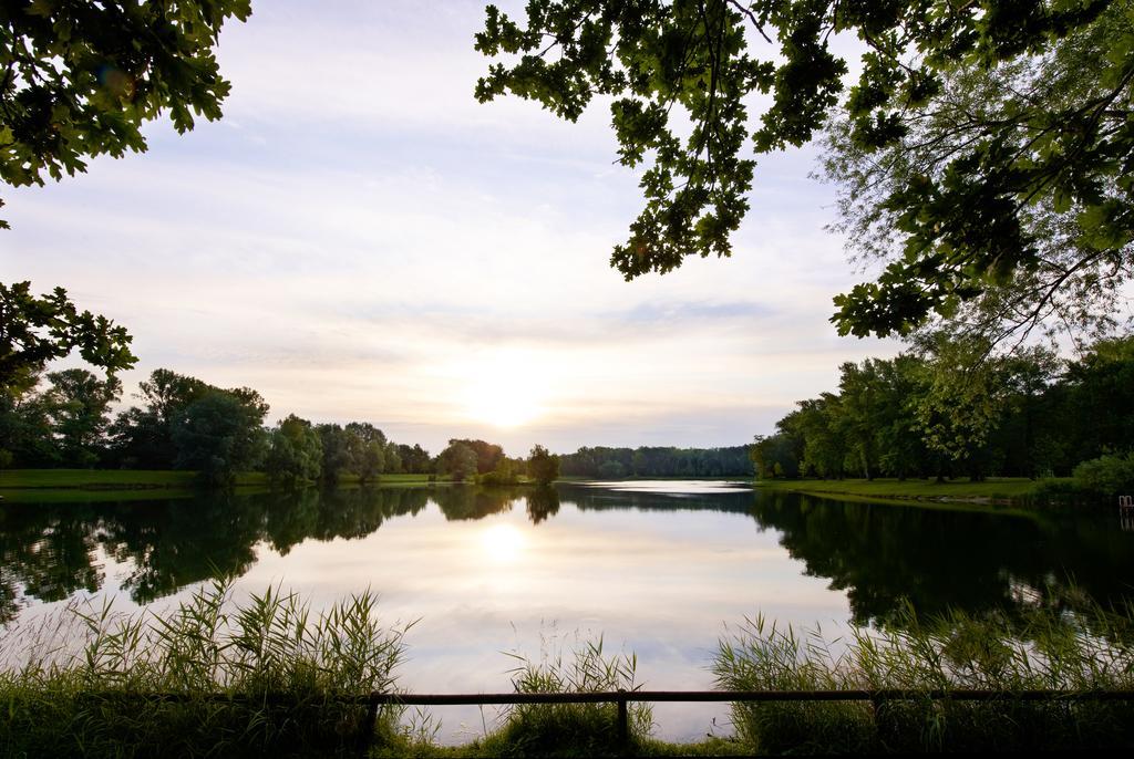 Hotel Donaupark Camping Tulln Tulln An Der Donau Exterior foto